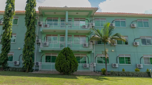 Churchill Courts Hotel