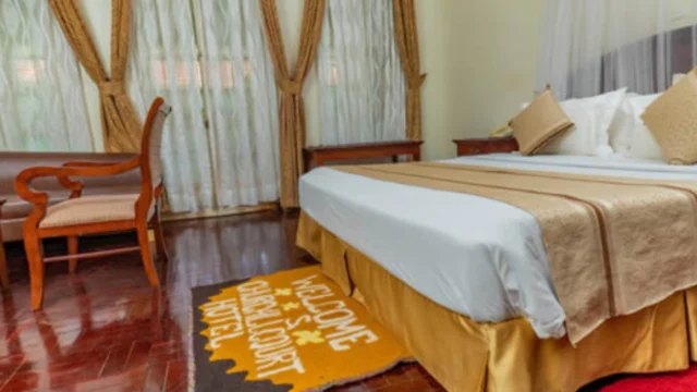 Churhill Courts Hotel