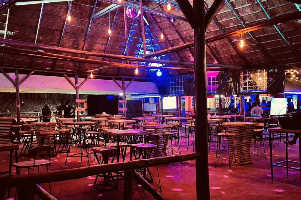 D Plus Bar & Lounge (4)