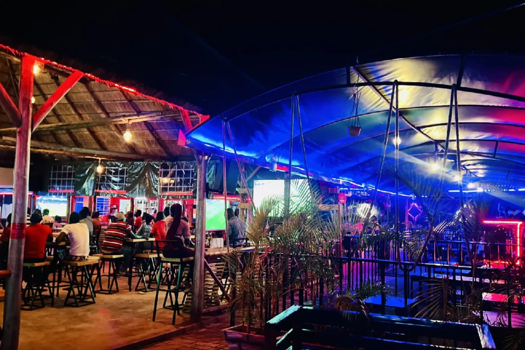 D Plus Bar & Lounge (5)