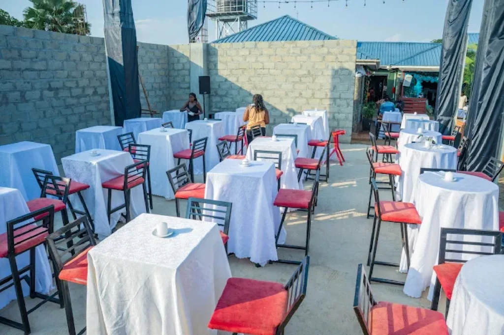 Kweyo Village Shoppers (2)