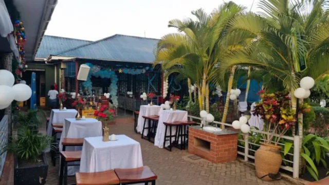 Kweyo Village Shoppers (3)